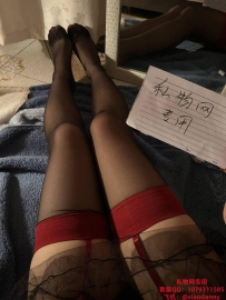 萱萱性感吊带过膝袜