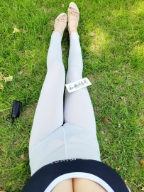 酥酥白色瑜伽裤