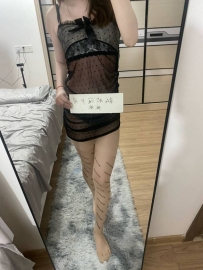 依依字母连体丝袜