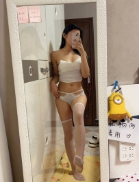 萱萱白色三件套