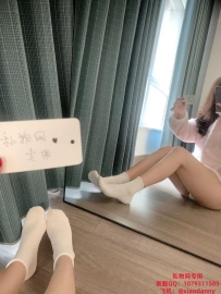 悠悠纯棉中筒小白袜